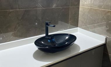 2° Piso- 265 m2 totales- Excelente 5 amb c/ dependecia
