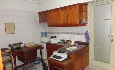 RETASADO - Maipú 400 2 pisos 240mts ideal para oficinas!