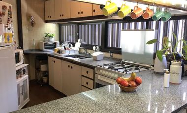 Venta departamento de 4 ambientes con cochera, en La Lucila