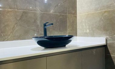 4° Piso - 265 m2 totales -Excelente 5 amb c/ dependecia