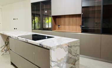 4° Piso - 265 m2 totales -Excelente 5 amb c/ dependecia