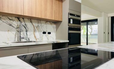 4° Piso - 265 m2 totales -Excelente 5 amb c/ dependecia