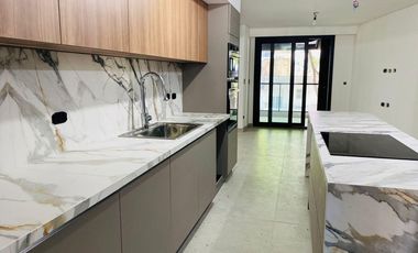 4° Piso - 265 m2 totales -Excelente 5 amb c/ dependecia