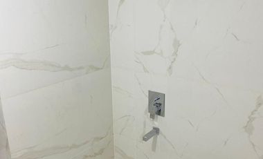 4° Piso - 265 m2 totales -Excelente 5 amb c/ dependecia