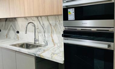6° Piso - 265 m2 totales - Excelente 5 amb c/ dependecia