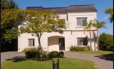 Venta hermosa casa en El Golf Nordelta