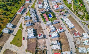 Terreno en venta en Fraccionamiento Adamar dentro de coto con seguridad