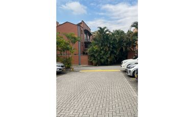 VENTA DE CASA EN EL POBLADO - MEDELLIN
