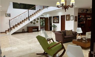 HERMOSA CASA POBLADO COLA DEL ZORRO