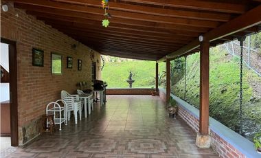 HERMOSA CASA POBLADO COLA DEL ZORRO