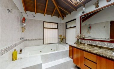 HERMOSA CASA POBLADO COLA DEL ZORRO