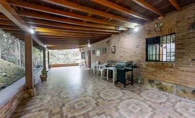 HERMOSA CASA POBLADO COLA DEL ZORRO