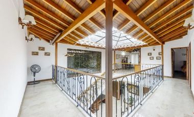 HERMOSA CASA POBLADO COLA DEL ZORRO