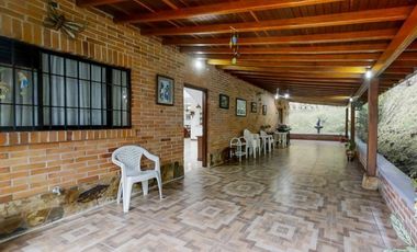 HERMOSA CASA POBLADO COLA DEL ZORRO