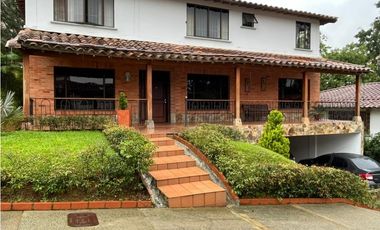 HERMOSA CASA POBLADO COLA DEL ZORRO