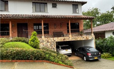 HERMOSA CASA POBLADO COLA DEL ZORRO