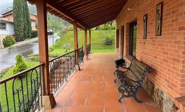 HERMOSA CASA POBLADO COLA DEL ZORRO