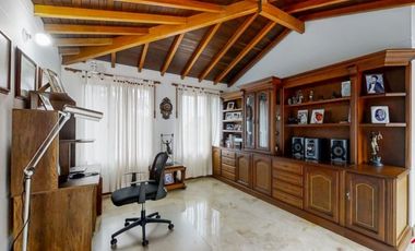 HERMOSA CASA POBLADO COLA DEL ZORRO