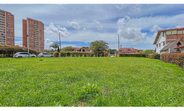 Lote Comercial Esquinero Sector Los Colegios