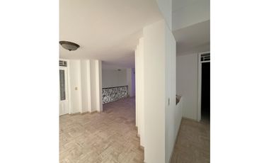 ARRIENDO CASA AMOBLADA ESQUINERA MIRAFLORES CALI