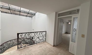 ARRIENDO CASA AMOBLADA ESQUINERA MIRAFLORES CALI