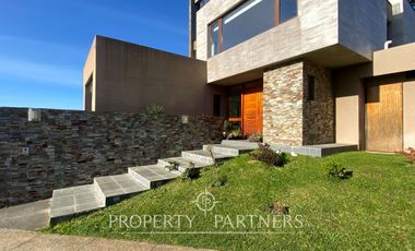 Alto Lafquén luminosa casa mediterránea con vista