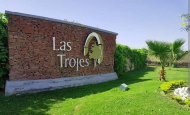TERRENO EN VENTA EN FRACCIONAMIENTO LAS TROJES