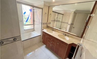 VENTA HERMOSO APARTAMENTO EN LAS SANTAS POBLADO