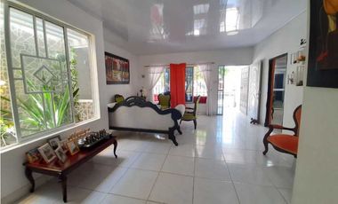 SE VENDE CASA BARRIO ENRIQUE PUPO