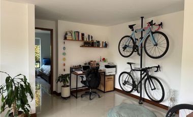 Venta de apartamento con terraza en el retiro