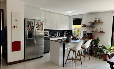 Venta de apartamento con terraza en el retiro