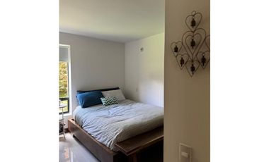 Venta de apartamento con terraza en el retiro