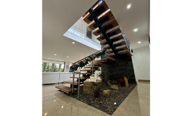 Casa para Renta Amoblada en Envigado sector las Palmas