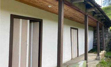 SE ARRIENDA PROPIEDAD COMERCIAL ESQUINERO SOBRE VIA PRINCIPAL