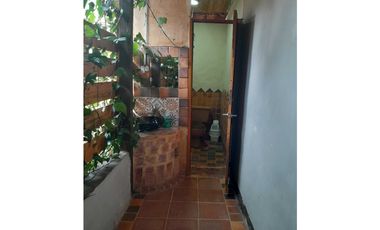 SE ARRIENDA PROPIEDAD COMERCIAL ESQUINERO SOBRE VIA PRINCIPAL