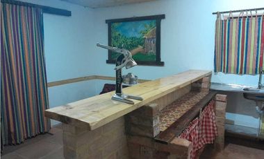 SE ARRIENDA PROPIEDAD COMERCIAL ESQUINERO SOBRE VIA PRINCIPAL