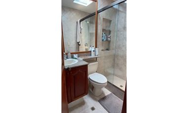 Venta Casa en El Poblado Alto con Jardín Privado y Espacios Amplios