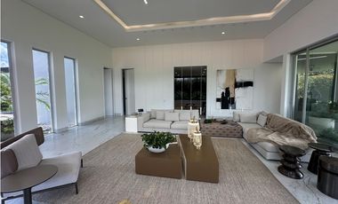 Casa para la Venta Amoblada en Llanogrande