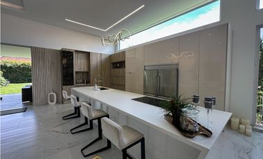 Casa para la Venta Amoblada en Llanogrande