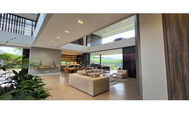 Vendo majestuosa Casa Campestre en Llanogrande