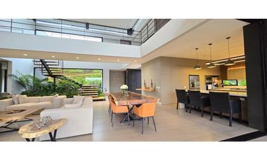 Vendo majestuosa Casa Campestre en Llanogrande