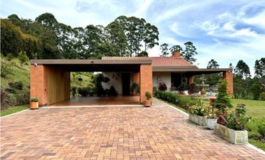 Vendo casa Campestre estilo Español en el Carmen de Viboral