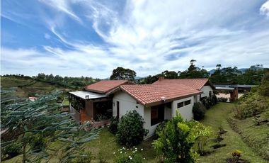 Vendo casa Campestre estilo Español en el Carmen de Viboral