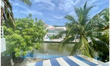 Exclusiva casa frente al mar en conjunto cerrado Santa Marta