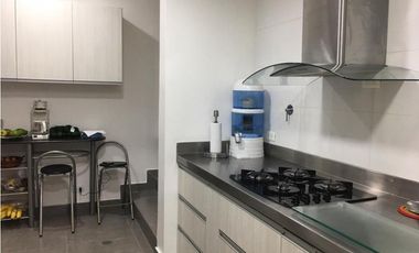 Casa REMODELADA en venta en El Poblado, La Concha