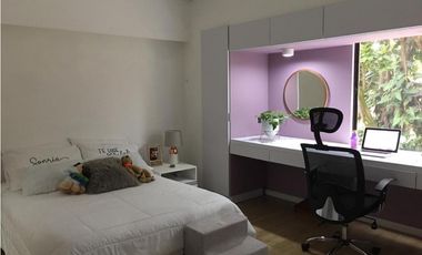 Casa REMODELADA en venta en El Poblado, La Concha