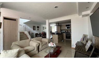 VENTA DE HERMOSA CASA REMODELADA BARRIO CORALES PEREIRA