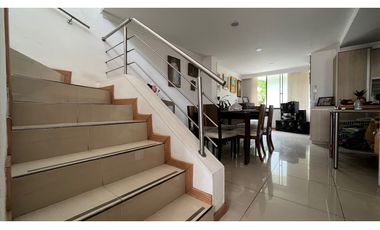 VENTA DE HERMOSA CASA REMODELADA BARRIO CORALES PEREIRA