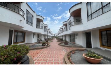 VENTA DE HERMOSA CASA REMODELADA BARRIO CORALES PEREIRA