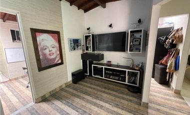 VENTA DE AMPLIA CASA EN ITAGUI - SECTOR SURAMERICA